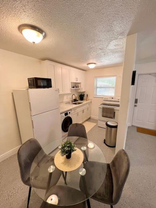 Cozy & Beautiful 1Bd Apartment W/Full Kitchen! Fort Lauderdale Exterior photo